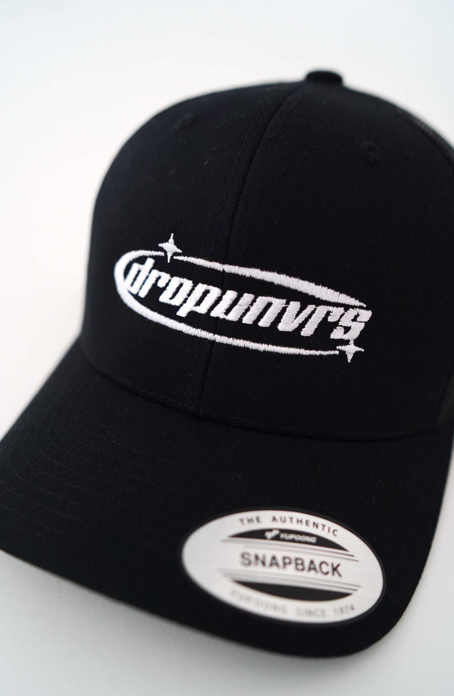 GORRA DROP UNVERS -- BLACK EDITION